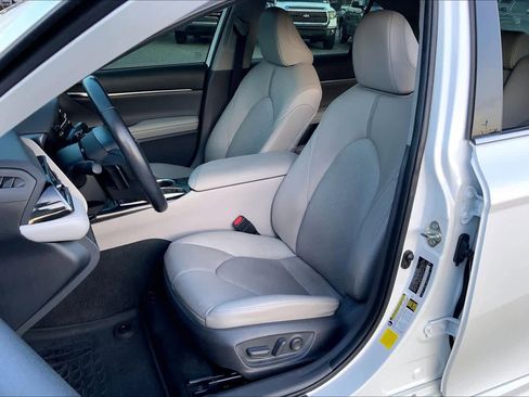 Used 2020 Toyota Camry XSE image 8