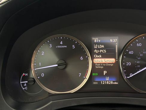 Used 2017 Lexus IS 300 AWD image 19