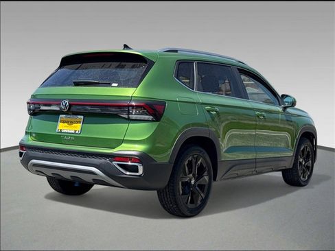 New 2025 Volkswagen Taos SE image 4