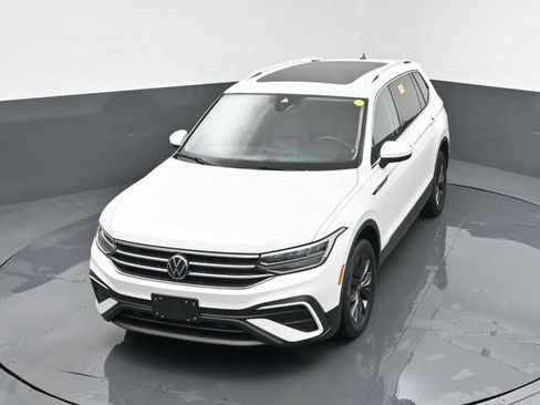 Used 2022 Volkswagen Tiguan SE w/ Panoramic Sunroof Package AWD/4WD image 22