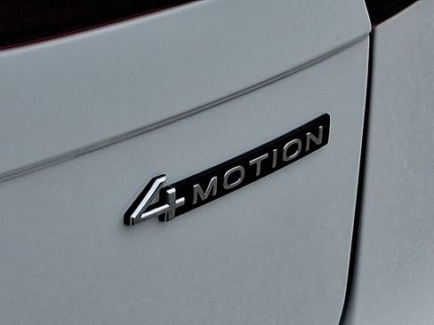 Used 2024 Volkswagen Tiguan Wolfsburg Edition image 34