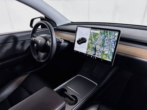 Used 2021 Tesla Model Y Long Range image 27