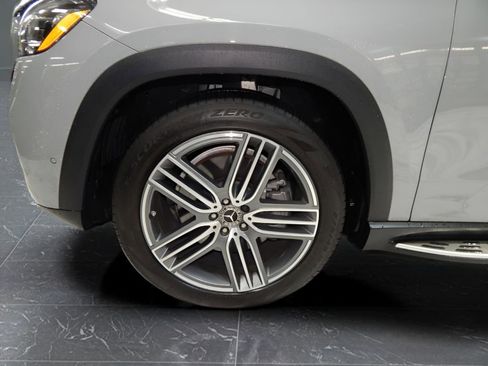 Used 2024 Mercedes-Benz GLS 450 4MATIC image 12
