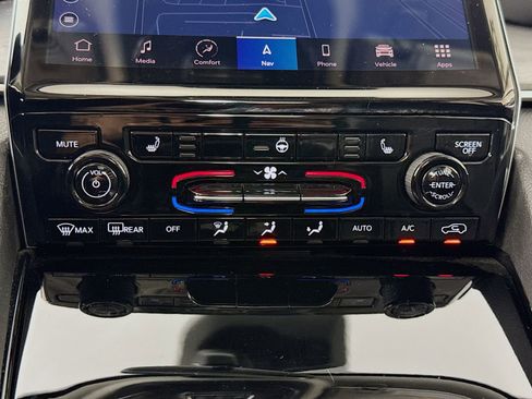 Used 2023 Jeep Grand Cherokee Limited w/ Trailer Tow Prep Group (B) image 16