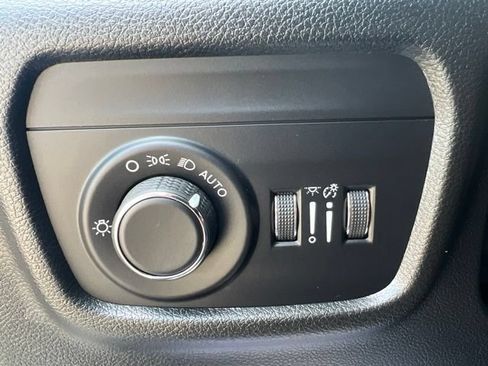 Used 2025 Jeep Grand Cherokee Altitude AWD/4WD image 20