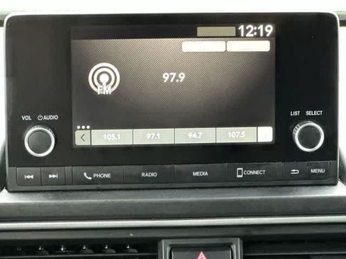 Used 2023 Honda Pilot Sport image 11