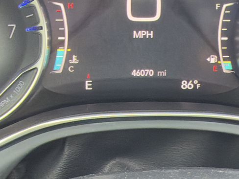 Used 2025 Chrysler Pacifica Limited FWD image 31