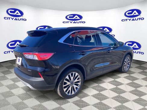 Used 2022 Ford Escape Titanium image 3