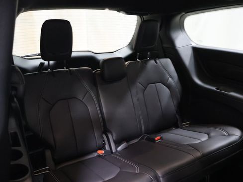 New 2027 Chrysler Pacifica Select FWD image 14