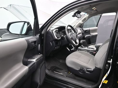 Used 2019 Toyota Tacoma SR5 RWD image 10