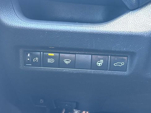 Used 2022 Toyota RAV4 XLE Premium AWD/4WD image 31