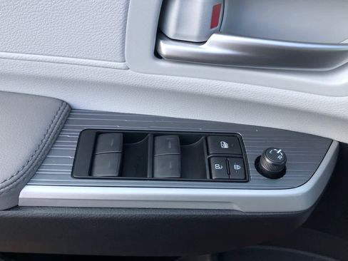 Certified 2025 Toyota Sienna XLE image 32