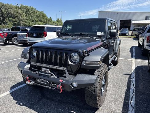 Used 2023 Jeep Wrangler Unlimited Rubicon w/ Cold Weather Group AWD/4WD image 7
