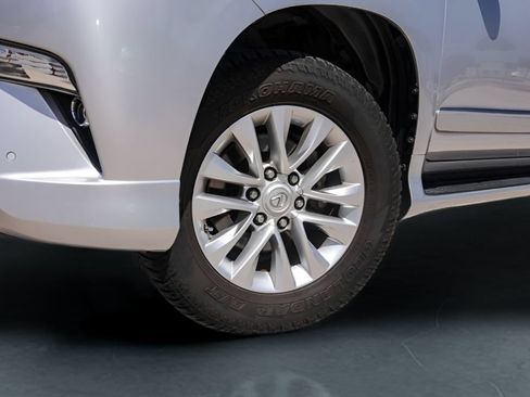 Used 2019 Lexus GX 460 Premium AWD/4WD image 3