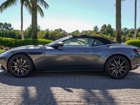 Used 2020 Aston Martin DB11 Volante image 17