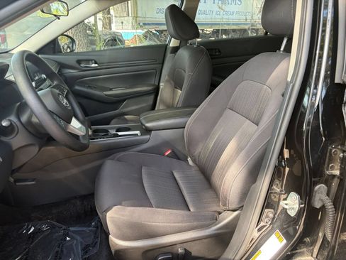 Used 2025 Nissan Altima 2.5 SV FWD image 27