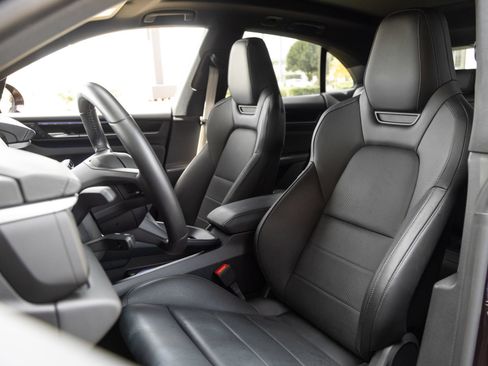 Used 2025 Porsche Macan Electric RWD image 4