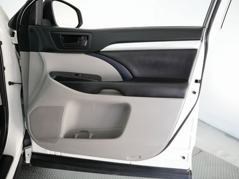 Used 2018 Toyota Highlander Plus image 57