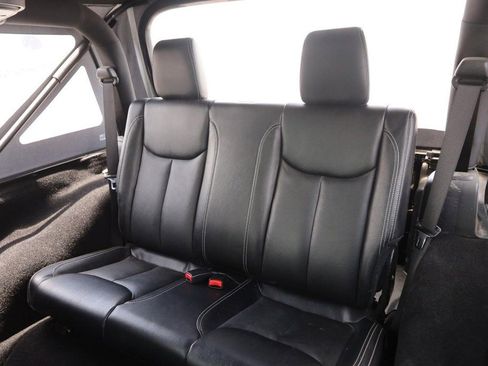 Used 2016 Jeep Wrangler Rubicon w/ Power Convenience Group AWD/4WD image 8