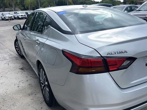 Used 2025 Nissan Altima 2.5 SV FWD image 9