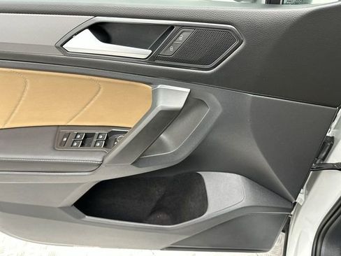 Used 2022 Volkswagen Tiguan SE image 14