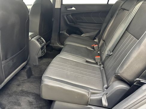 Used 2023 Volkswagen Tiguan SE w/ Panoramic Sunroof Package FWD image 32