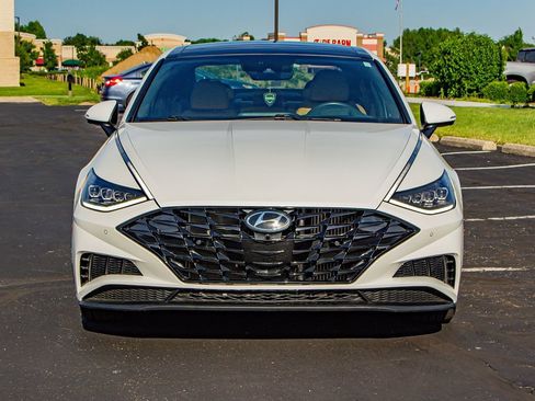 Used 2022 Hyundai Sonata Limited w/ Preferred Accessory Package FWD image 2