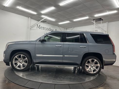 Used 2016 Cadillac Escalade Luxury image 4