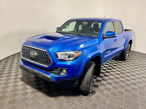 Used 2018 Toyota Tacoma TRD Sport AWD/4WD image 11