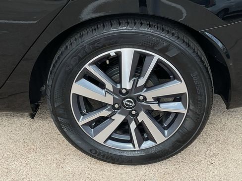 Used 2025 Nissan Versa SV image 8