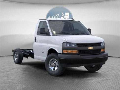 New 2025 Chevrolet Express 3500 w/ Power Convenience Package image 7
