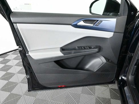 Certified 2022 Volkswagen Taos SE FWD image 17