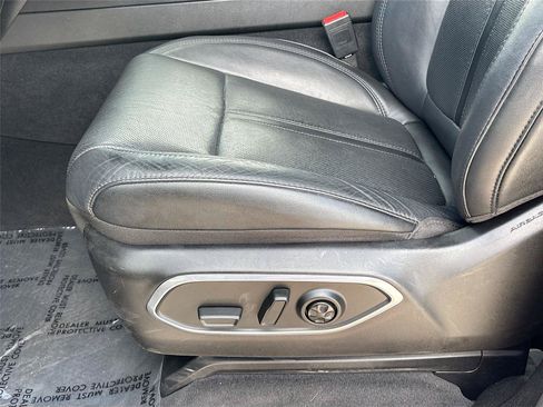 Used 2024 Jeep Wagoneer L Series II RWD image 20