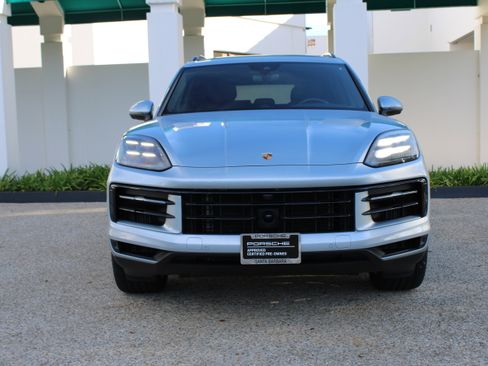 Certified 2025 Porsche Cayenne image 10