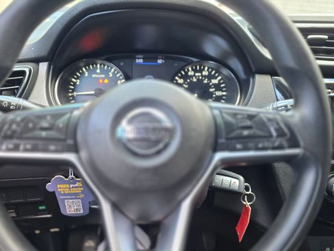 Used 2019 Nissan Rogue Sport S image 11