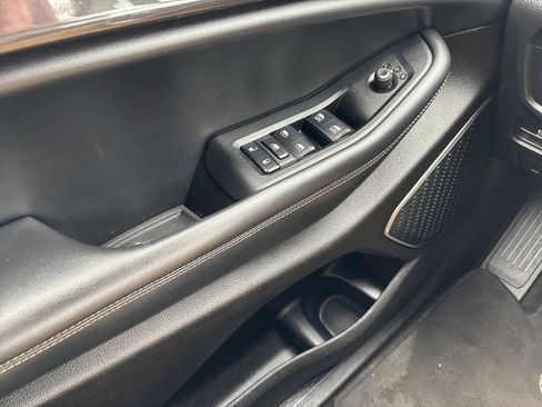 Used 2022 Jeep Grand Cherokee L Laredo AWD/4WD image 17