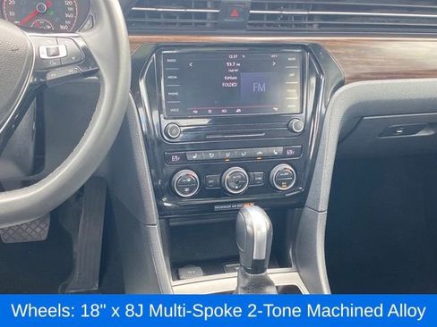 Used 2022 Volkswagen Passat 2.0T image 9