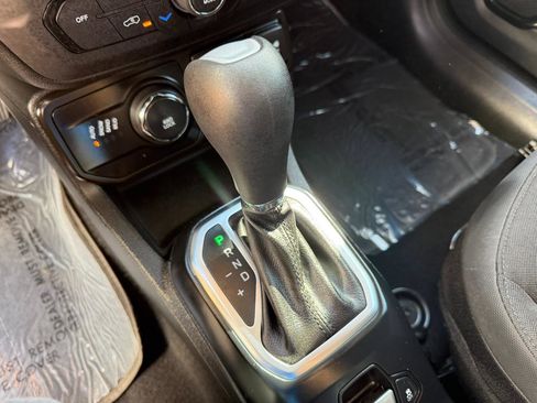 Used 2018 Jeep Renegade Altitude w/ UConnect 8.4 Nav Group image 35