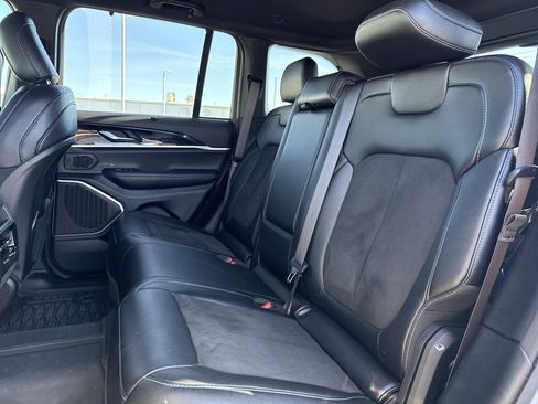 Used 2023 Jeep Grand Cherokee Trailhawk w/ Luxury Tech Group III image 19