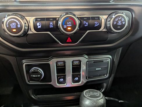 Certified 2018 Jeep Wrangler Sport image 18