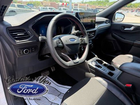 Used 2024 Ford Escape ST-Line w/ Tech Pack #1 FWD image 9