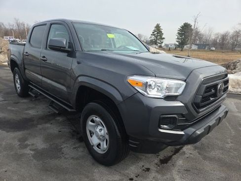 Used 2022 Toyota Tacoma SR image 1