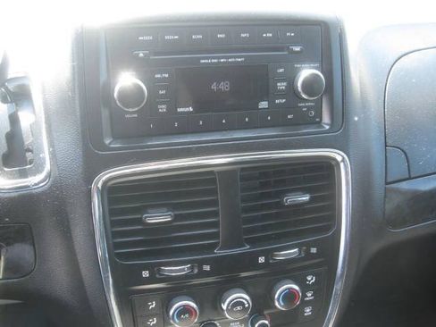 Used 2016 Dodge Grand Caravan SXT FWD image 20