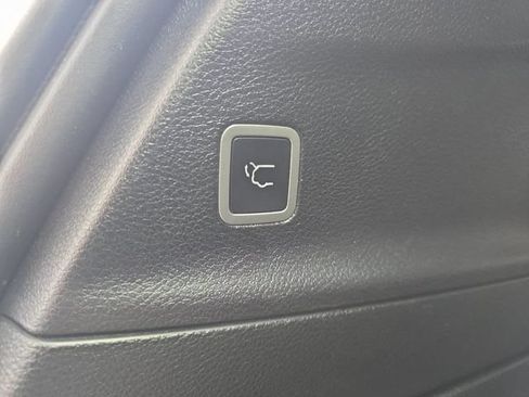 Used 2021 Chrysler Pacifica Limited w/ Uconnect Theater Family Group FWD image 34