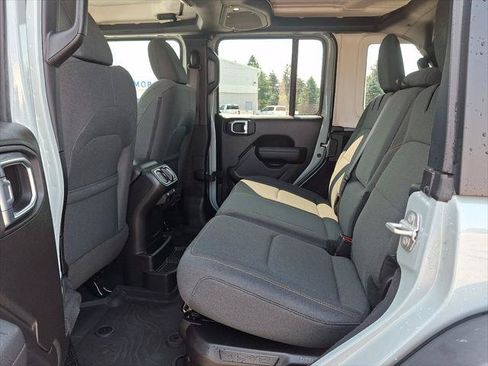 Used 2024 Jeep Wrangler Unlimited AWD/4WD image 11