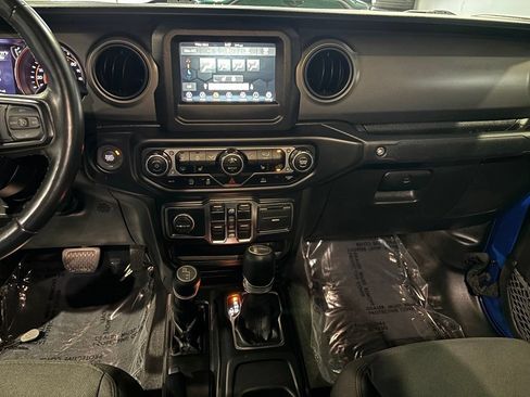 Used 2022 Jeep Gladiator Sport AWD/4WD image 14