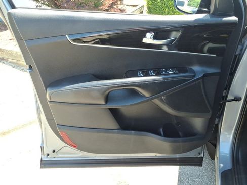 Used 2020 Kia Sorento LX w/ LX I4 Convenience Package FWD image 9