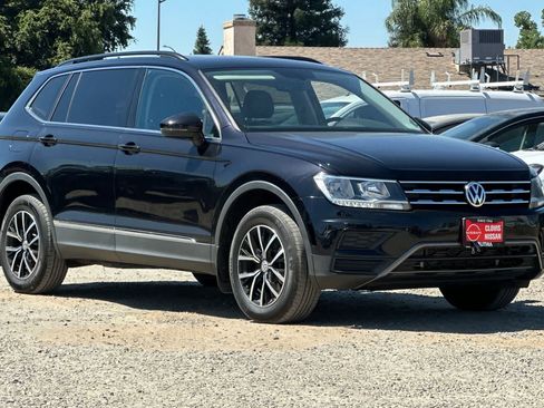 Used 2021 Volkswagen Tiguan SE w/ Panoramic Sunroof Package AWD/4WD image 10
