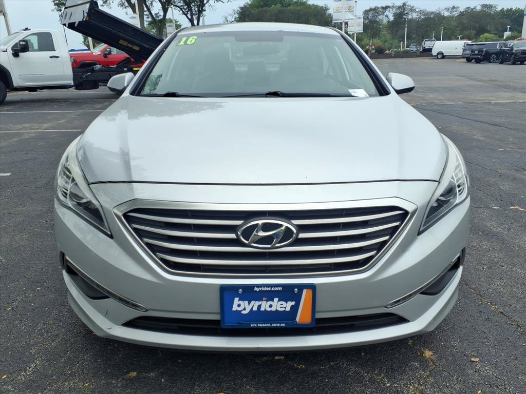 Used 2015 Hyundai Sonata SE FWD image 2