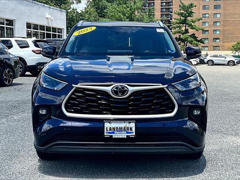 Used 2023 Toyota Highlander XLE AWD/4WD image 3